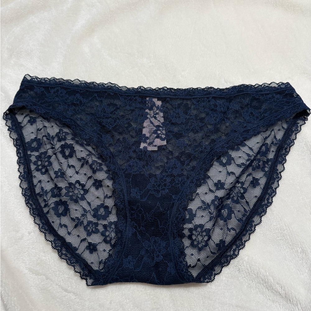 💙NWT Victoria's Secret Navy Lace Panties💙